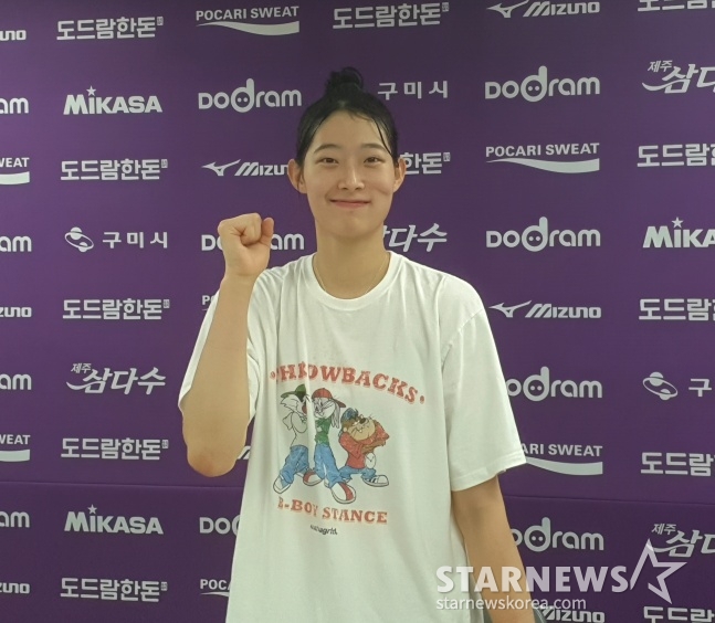IBK기업은행 최정민이 1일 GS칼텍스전 승리 직후 활짝 웃고 있다./사진=김동윤 기자