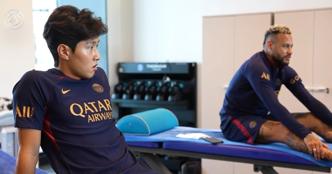 이강인(왼쪽)과 네이마르. /사진=PSG SNS