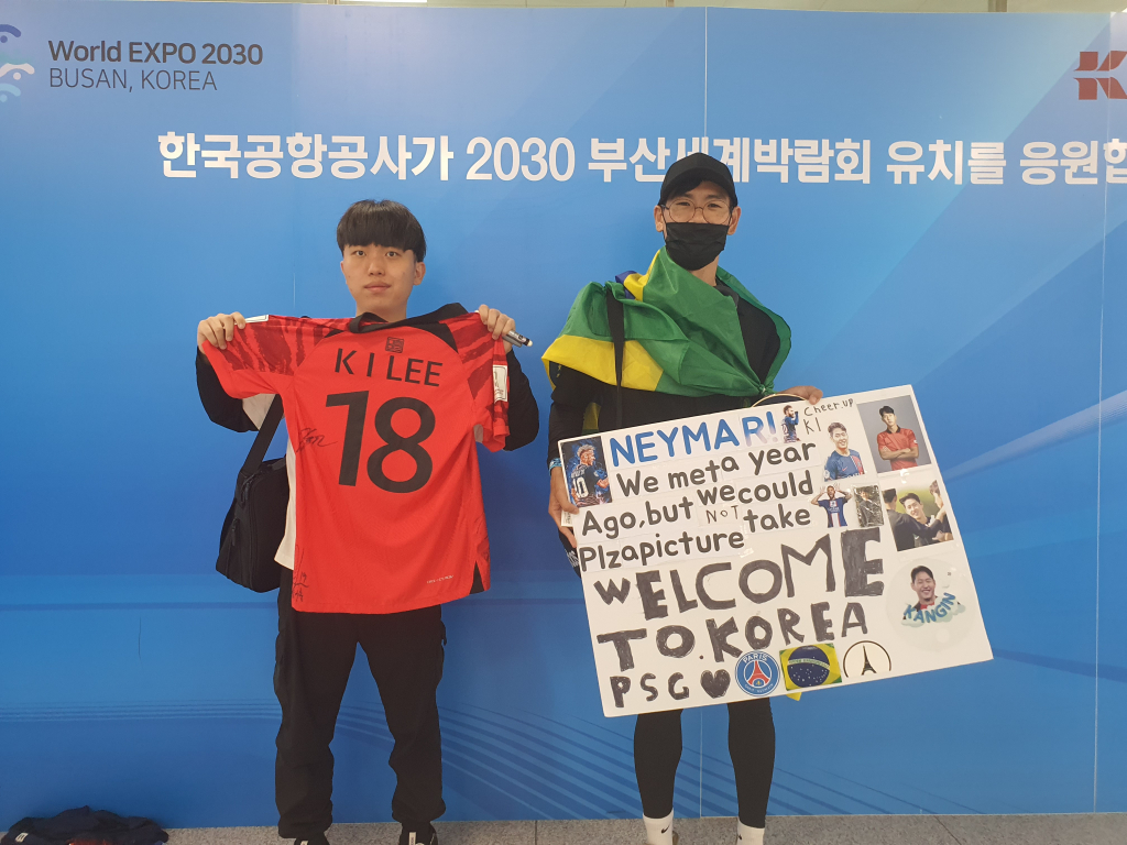 네이마르와 이강인의 열혈 팬인 전효성씨(오른쪽). /사진=박재호 기자