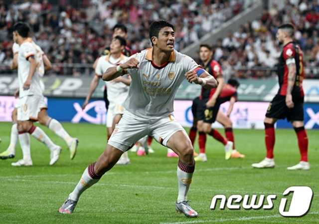 4일 서울월드컵경기장에서 열린 포항스틸러스와 FC서울의 경기. 포항의 하창래가 동점골을 넣고 기뻐하고 있다. /사진=뉴스1 제공