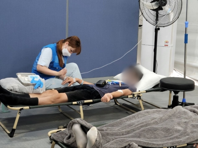 삼성서울병원 소속 의사와 간호사 등으로 구성된 의료지원단은 5일부터 현장에서 진료 활동을 시작했다. 사진제공=삼성전자