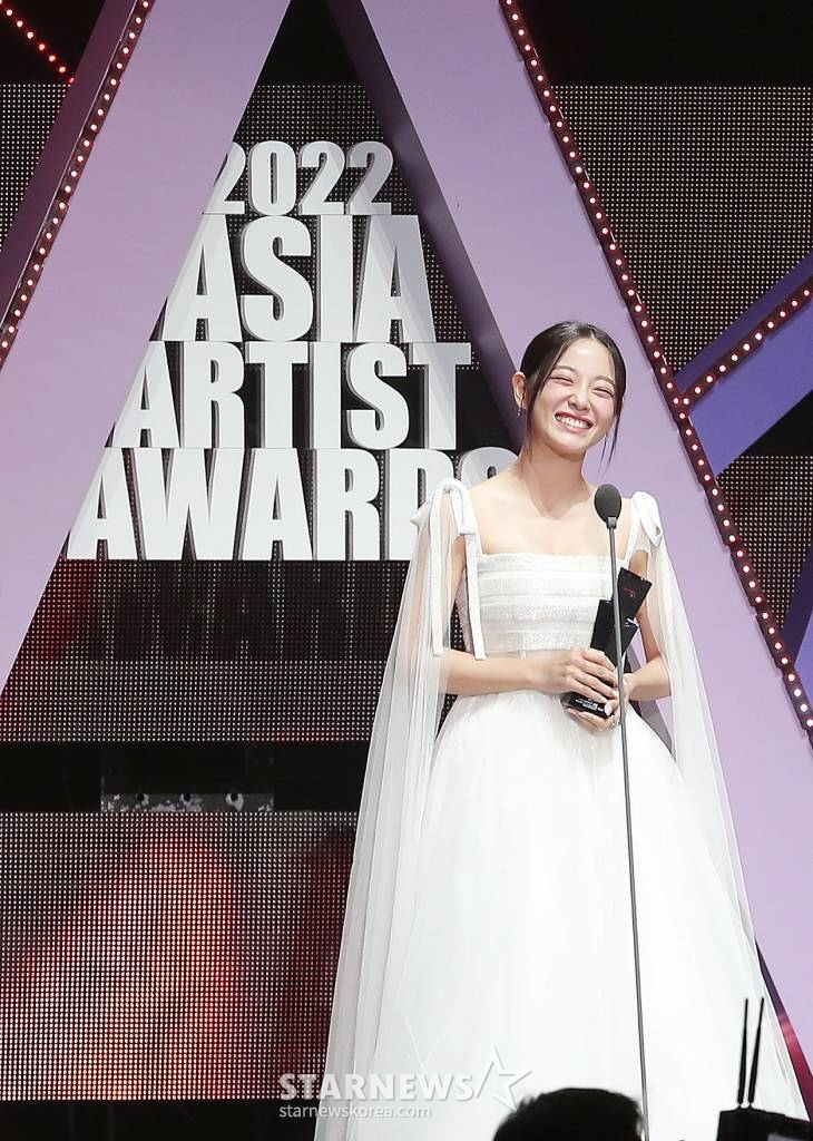 배우 김세정이 '2022 Asia Artist Awards IN JAPAN'(2022 아시아 아티스트 어워즈, 이하 2022 AAA)에서 수상의 기쁨을 누리고 있다. 2022.12.13 /사진=김창현 기자 chmt@