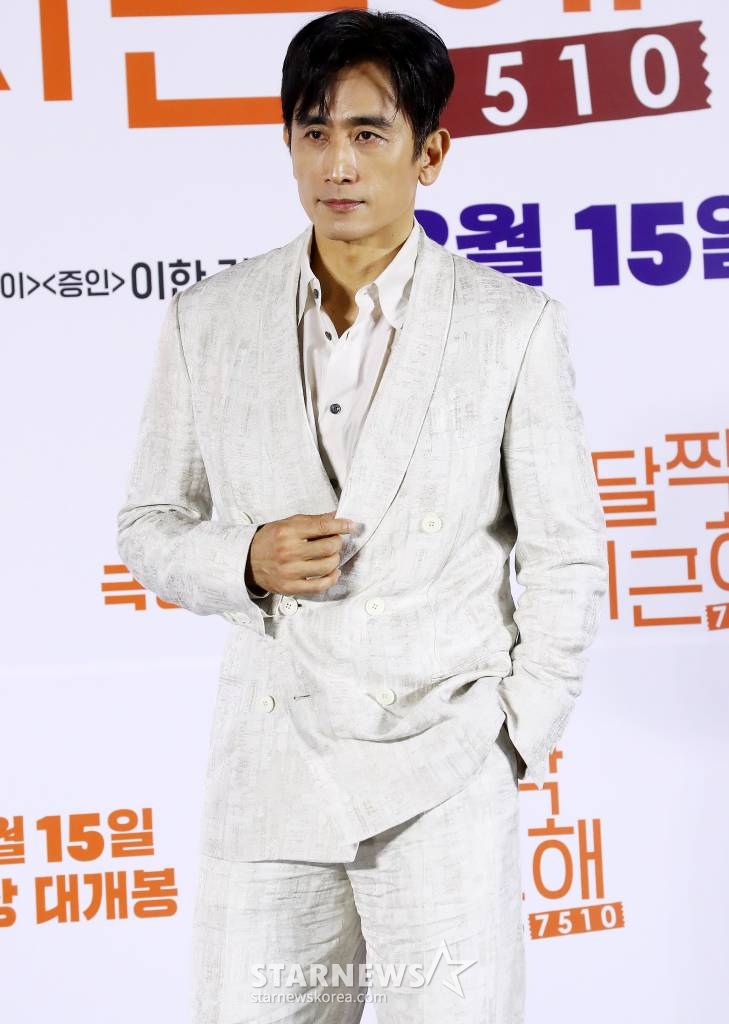 배우 차인표가 14일 오전 서울 광진구 건대입구 롯데시네마에서 진행된 영화 '달짝지근해:7510' 제작보고회에 참석해 포즈를 취하고 있다. '달짝지근해:7510'은 과자밖에 모르는 천재적인 제과 연구원 치호(유해진 분)가 직진 밖에 모르는 세상 긍정 마인드의 일영(김희선 분)을 만나면서 인생의 맛이 버라이어티하게 바뀌는 이야기다. 내달 15일 개봉. 2023.07.14 /사진=김창현 기자 chmt@