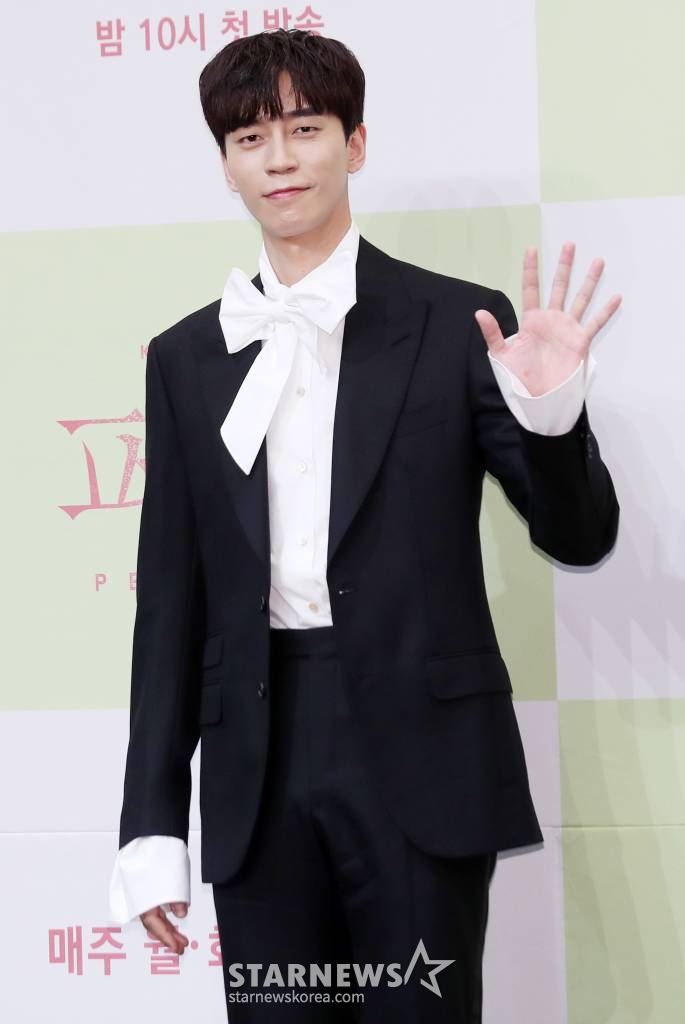 배우 신성록이 3일 오후 서울 구로구 신도림동 라마다 서울 신도림에서 열린 KBS2 새 월화드라마 '퍼퓸' 제작발표회에 참석해 포즈를 취하고 있다. /사진=김휘선 기자 hwijpg@