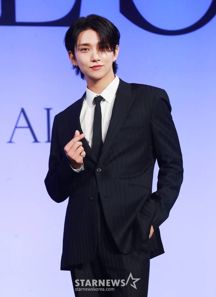 그룹 세븐틴(SVT) 조슈아가 27일 오전 서울 여의도 콘래드호텔에서 진행된 정규 4집 '페이스 더 선'(Face the Sun) 발매기념 기자간담회에서 포즈를 취하고 있다. 이번 앨범은 타이틀곡 '핫'(HOT)을 비롯해 '달링'(Darl+ing), '돈키호테'(DON QUIXOTE), '마치'(March), '도미노'(Domino), '섀도우'(Shadow), '노래해', '이프 유 리브 미'(IF you leave me), '애시'(Ash) 등 9곡이 수록됐다. /2022.05.27 /사진=이동훈 기자 photoguy@