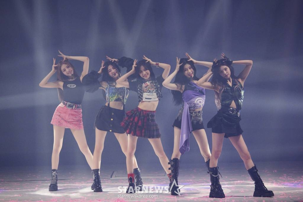 걸그룹 있지(ITZY)가 6,7일 양일간 서울 송파구 올림픽공원 SK올림픽핸드볼경기장에서 진행된 첫 월드투어 ITZY THE 1ST WORLD TOUR 'CHECKMATE'에서 멋진 공연을 펼치고 있다. /사진제공=JYP엔터테인먼트 2022.08.07 /사진=이동훈 기자 photoguy@