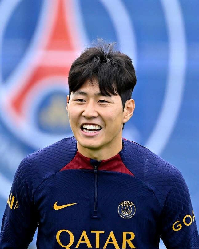 이강인이 9일 밝은 미소로 팀 훈련에 참가하고 있다. /사진=PSG 공식 SNS