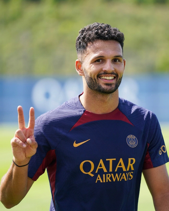 팀에 새로 합류한 곤살로 하무스. /사진=PSG 공식 SNS