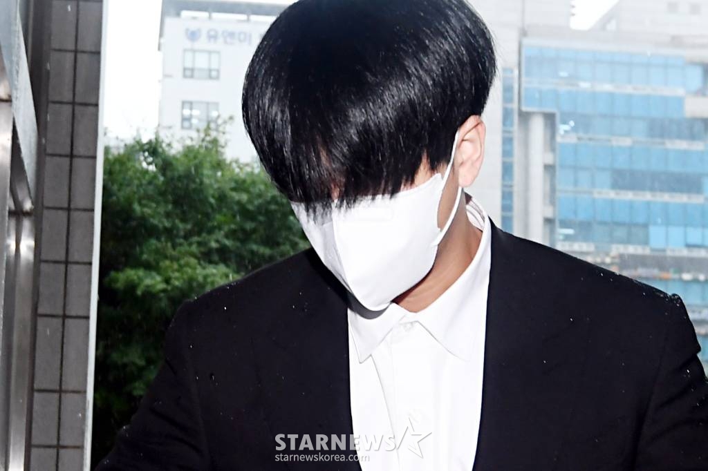 병역을 의도적으로 기피, 면탈한 혐의를 받고 있는 빅스 출신 라비(본명 김원식·30)가 10일 오후 서울 양천구 서울남부지방법원에서 열린 선고공판에 출석하고 있다. /사진=머니S 장동규 기자