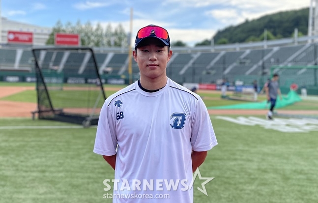 NC 김한별이 스타뉴스와 인터뷰 후 포즈를 취하고 있다. /사진=양정웅 기자