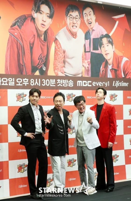 방송인 덱스, 박명수, 이경규, 배우 권율이 14일 오후 서울 마포구 상암동 스탠포드서울에서 진행된 MBC에브리원·라이프타임 신규 예능 '나는 지금 화가 나있어' 제작발표회에 참석해 포즈를 취하고 있다. /사진=김창현 기자
