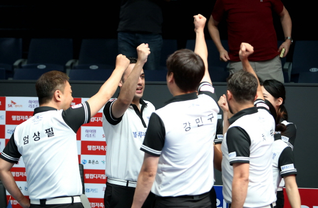 승리를 챙긴 디펜딩 챔피언 블루원리조트. /사진=PBA 투어
