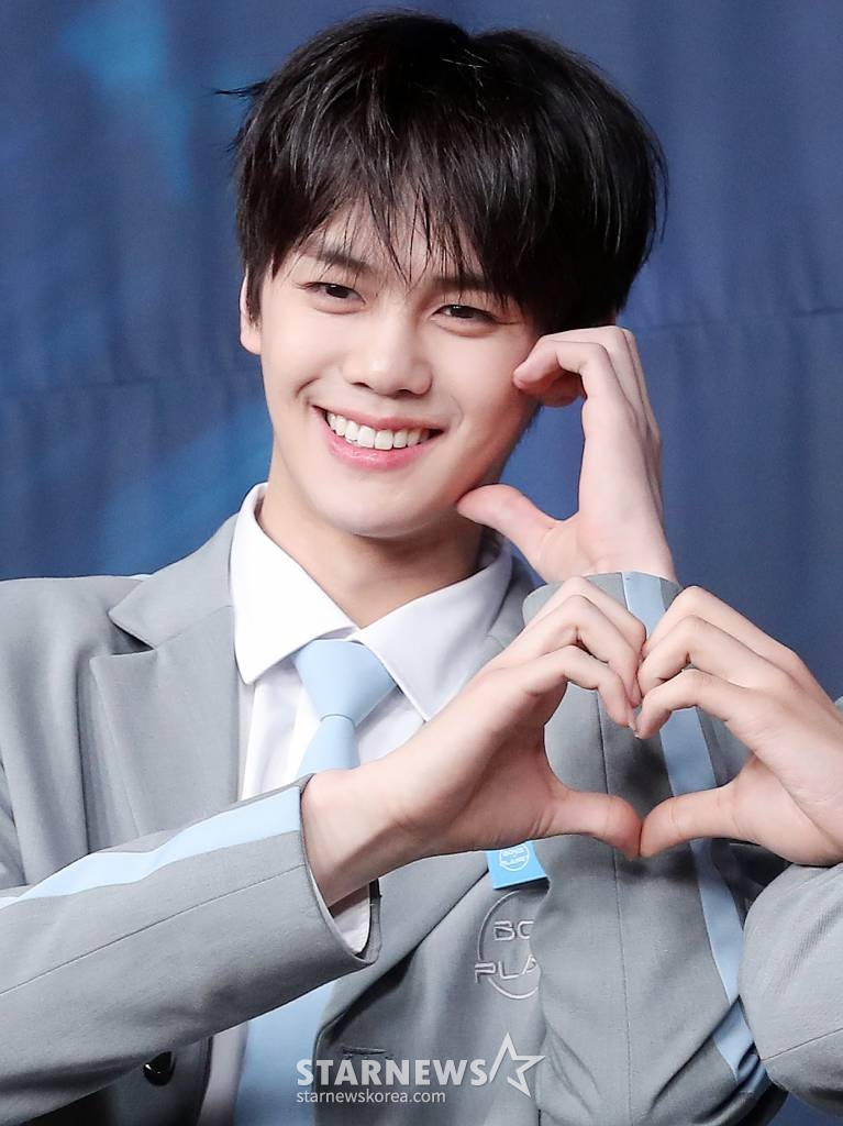 29일 오후 서울 마포구 상암동 CJ E&M CENTER 에서 진행된 Mnet '보이즈 플래닛' 생존자 신고식에서 참가자 김규빈이 포즈를 취하고 있다. '보이즈 플래닛'은 5세대 신인 K-POP 보이 그룹 데뷔 프로젝트 프로그램이다. 2023.03.29 /사진=김창현 기자 chmt@