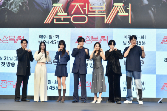 KBS 2TV 월화드라마 '순정복서' 제작발표회에 참석한 박지환(사진 맨 왼쪽부터 오른쪽으로), 하승리, 채원빈, 이상엽, 김소혜, 김진우, 김형묵./사진=KBS