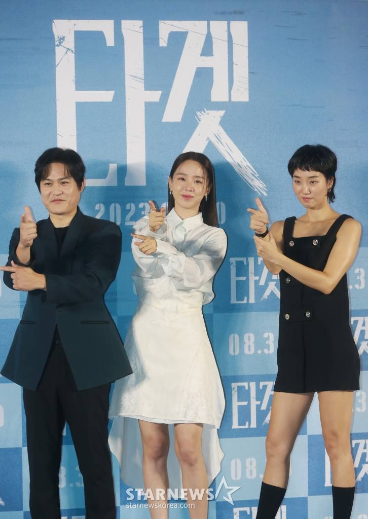 배우 김성균, 신혜선, 이주영이 9일 오전 서울 메가박스 성수점에서 진행된 영화 '타겟'(감독 박희곤) 제작발표회에 참석해 포즈를 취하고 있다.  중고거래로 범죄의 표적이 된 ‘수현’의 일상 속에서 벌어지는 서스펜스를 담은 스릴러 '타겟'은 오는 30일 개봉한다. /2023.08.09 /사진=이동훈