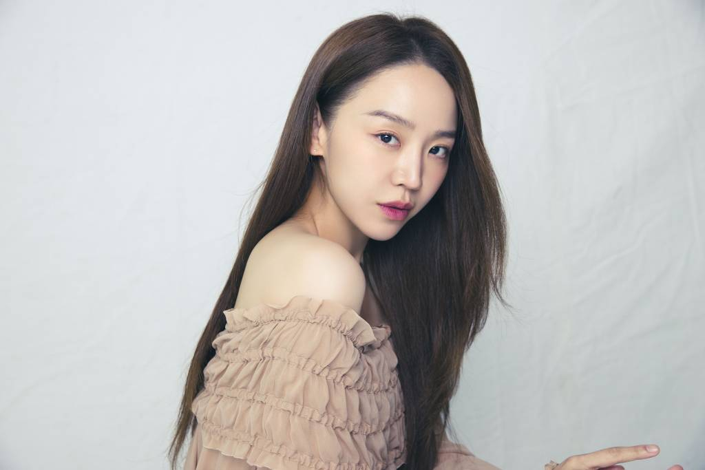 영화 '타겟'(감독 박희곤) 의 배우 신혜선이 22일 오후 진행된 인터뷰를 위해 포즈를 취하고 있다. 중고거래로 범죄의 표적이 된 '수현'의 일상 속에서 벌어지는 서스펜스를 담은 스릴러 '타겟'은 오는 30일 개봉한다. 사진제공=아이오케이컴퍼니 2023.08.21 /사진=이동훈