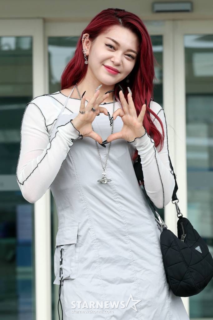 가수 알렉사가 미국 뉴욕에서 열리는 2023 US오픈 테니스대회 개막식 일정차 22일 오전 인천국제공항을 통해 출국하고 있다. 2023.08.22 /사진=임성균