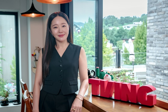 잔혹한 인턴 엄지원/사진=티빙