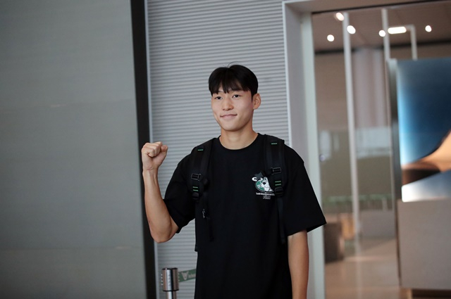 영국으로 출국한 배준호. /사진=대전하나시티즌 제공