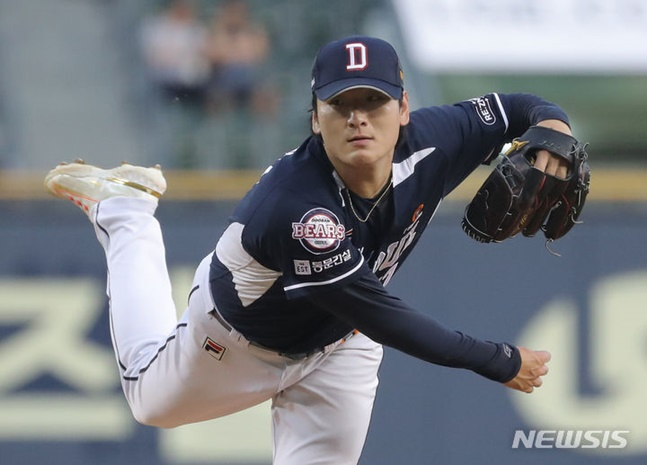 두산 곽빈이 31일 LG전에서 역투하고 있다. /사진=뉴시스