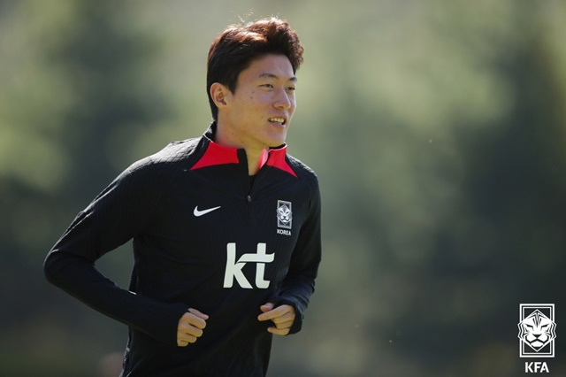 훈련을 소화하는 황의조. /사진=대한축구협회 제공