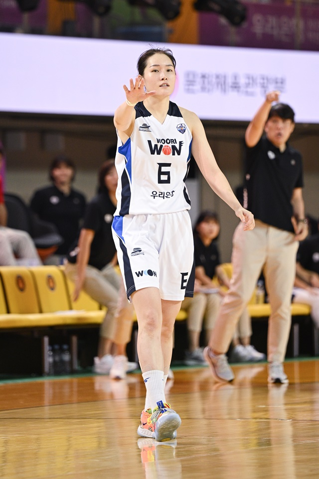 4쿼터 결정적인 활약을 보여준 우리은행 최이샘. /사진=WKBL 제공