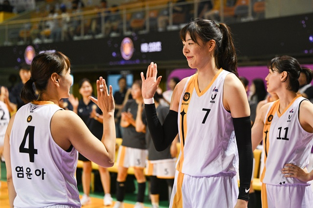 KB스타즈 선수단. /사진=WKBL 제공