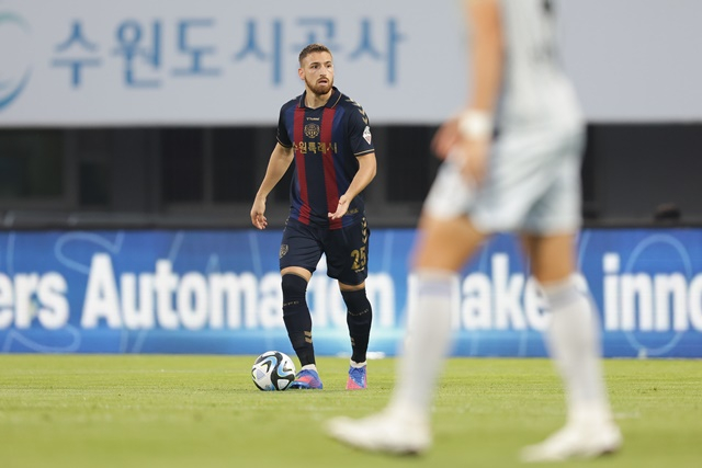 우고 고메스(왼쪽). /사진=한국프로축구연맹 제공
