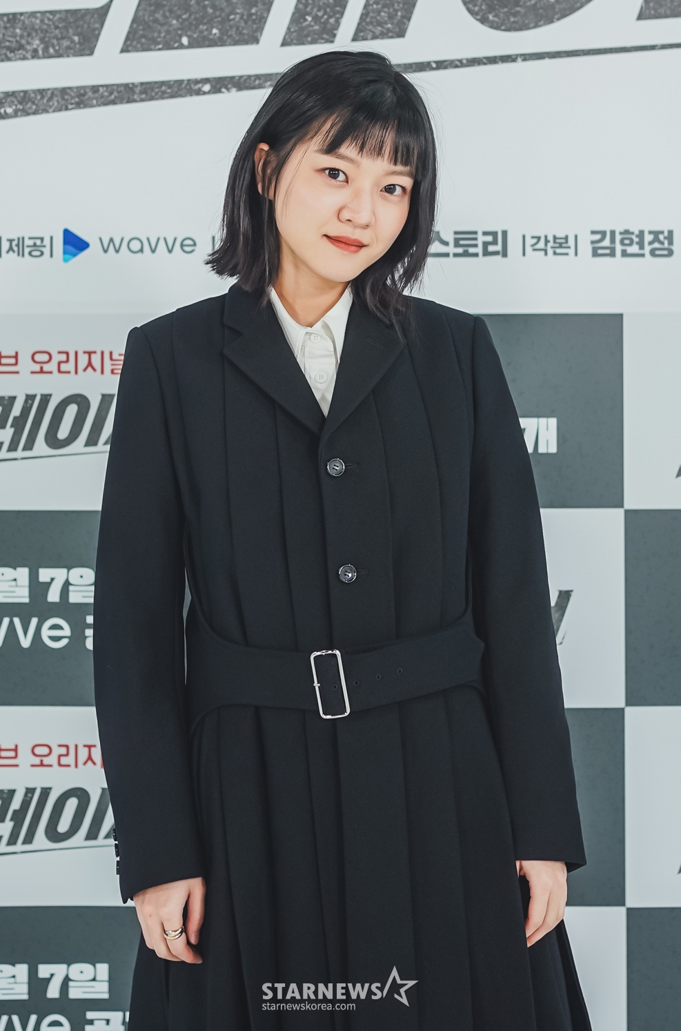 배우 고아성이 4일 오전 온라인 생중계로 진행된 웨이브·MBC 새 드라마 '트레이서' 제작발표회에 참석해 포즈를 취하고 있다. 누군가에겐 판검사보다 무서운 곳 국세청, 일명 '쓰레기 하치장'이라 불리는 조세 5국에 굴러온 독한 놈의 물불 안 가리는 활약을 그린 통쾌한 추적 활극 '트레이서'는 오는 7일 공개된다. /사진제공=웨이브, MBC 2022.01.04 /사진=이동훈 기자 photoguy@