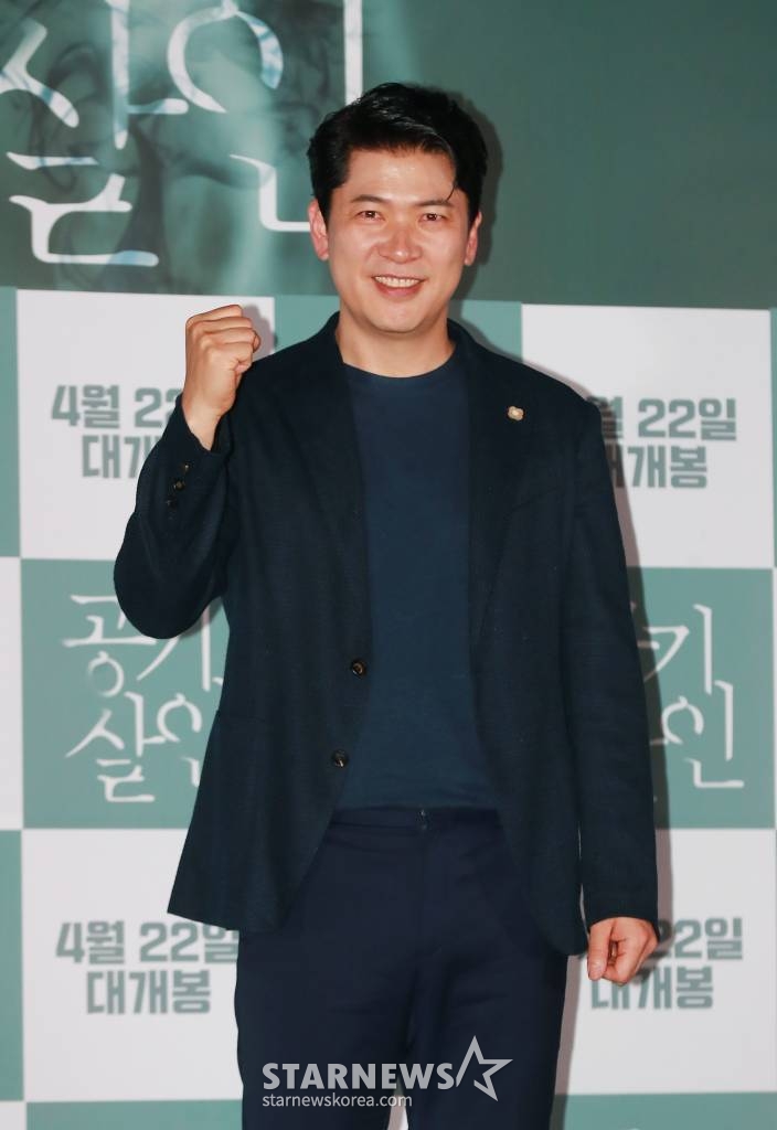 배우 김상경이 8일 오후 서울 CGV용산아이파크몰에서 진행된 영화 '공기살인'(감독 조용선) 언론시사회 및 기자간담회에 참석해 포즈를 취하고 있다. 살균제 대참사 재난실화를 다룬 영화 '공기살인'은 오는 22일 개봉된다. /2022.04.08 /사진=이동훈 기자 photoguy@