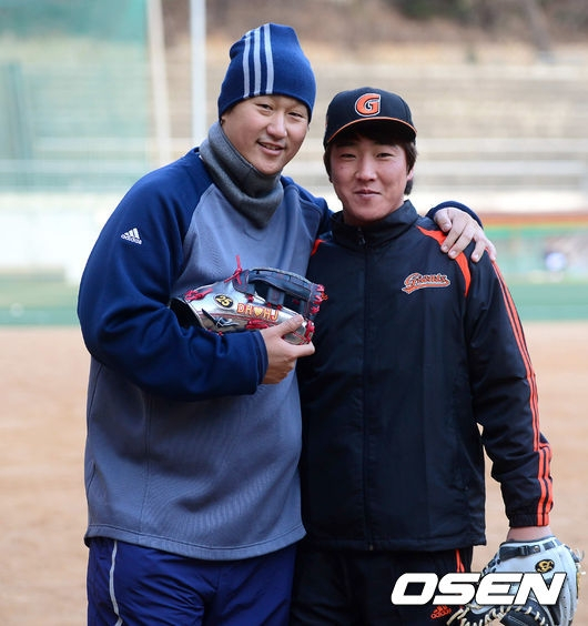 이대호(왼쪽)와 정훈.