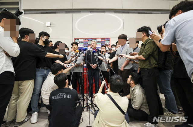 지난 14일 입국 당시 위르겐 클린스만 감독 인터뷰 장면. /사진=뉴시스 제공