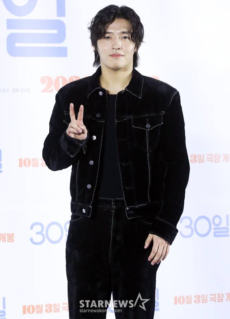 배우 강하늘이 6일 오전 서울 광진구 롯데시네마 건대입구점에서 진행된 영화 '30일' 제작보고회에 참석해 포즈를 취하고 있다. '30일'은 드디어 D-30, 서로의 찌질함과 똘기를 견디다 못해 마침내 완벽하게 남남이 되기 직전 동반기억상실증에 걸려버린 '정열'(강하늘 분)과 '나라'(정소민 분)의 코미디 영화다. 10월 3일 개봉. 2023.09.06 /사진=김창현
