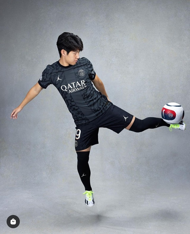PSG 써드 유니폼 모델로 나선 이강인. /사진=PSG SNS