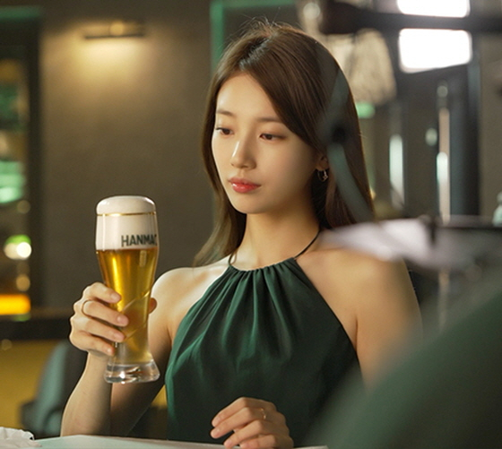 수지와 함께한 오비맥주 한맥의 ‘환상거품’ TVC 메이킹 필름/사진 제공=오비맥주