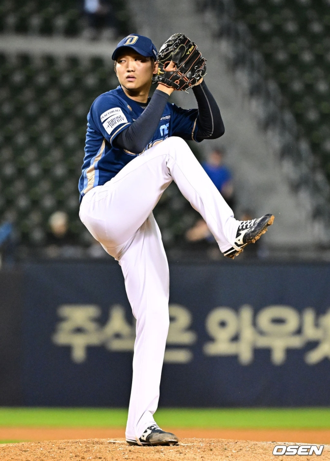 NC 구창모가 22일 잠실 LG전에서 투구하고 있다.