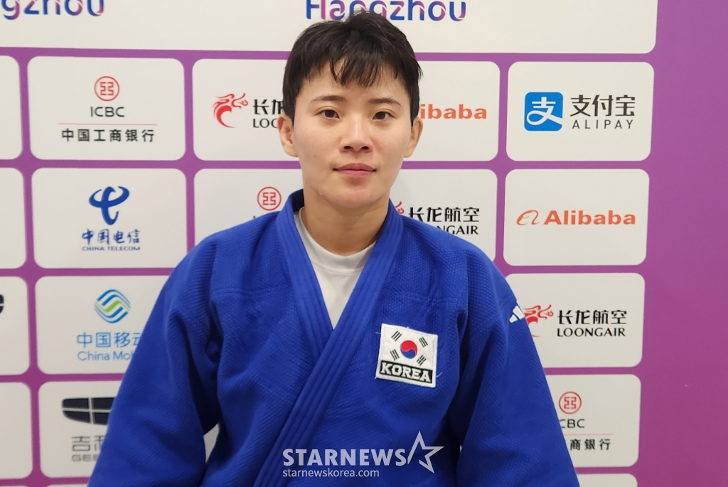 동메달을 차지한 뒤 믹스트존에서 취재진과 만난 김지정. /사진=안호근 기자