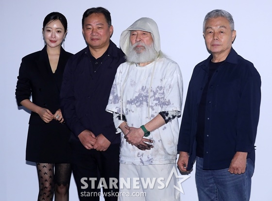 배우 김희선(왼쪽부터) 화가 이이남, 강형구, 김강용/사진=김창현 기자