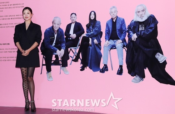 아름다운 선물 전 디렉터로 참여한 배우 김희선/사진=김창현 기자