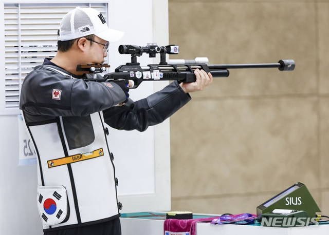 사격에 집중하는 하광철. /사진=뉴시스 제공