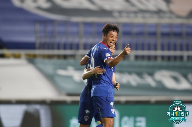 염기훈 감독대행. /사진=한국프로축구연맹 제공