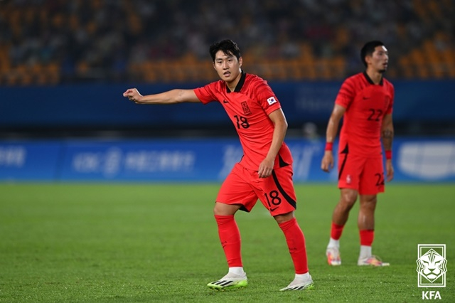 이강인(왼쪽). /사진=대한축구협회 제공