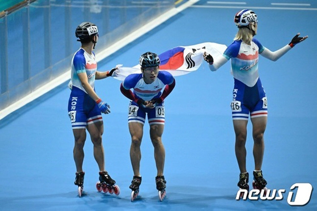 황당해하는 롤러 대표팀 선수들. /사진=뉴스1