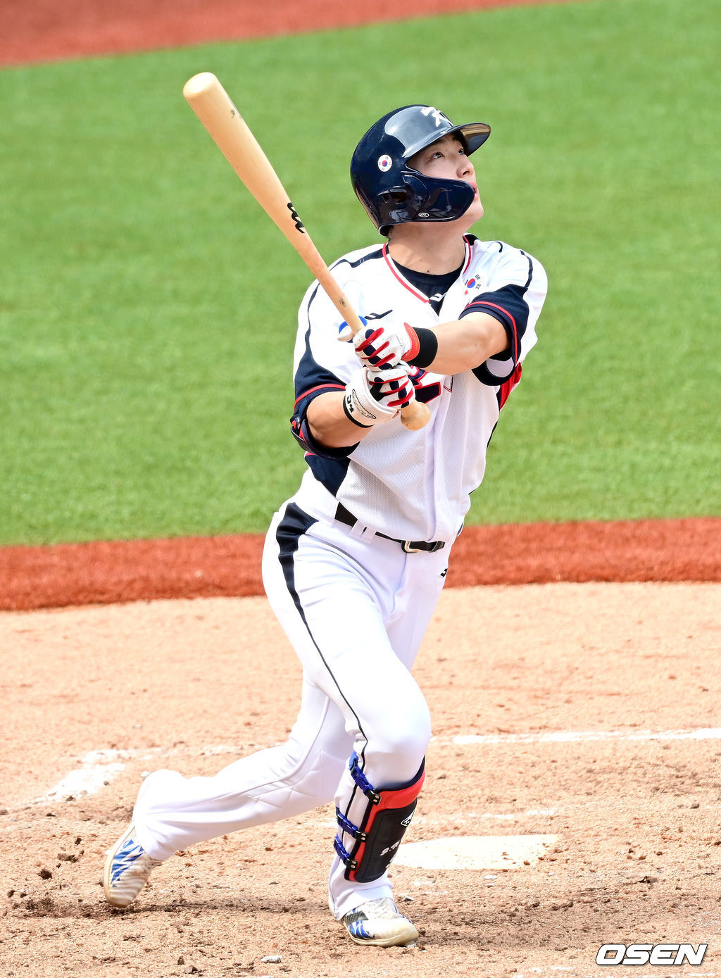 2회말 최지훈이 5-0으로 앞서가는 스리런 홈런을 날리고 있다. /사진=OSEN