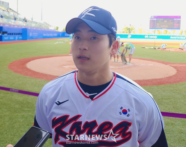 박영현이 5일 일본과 슈퍼라운드 경기를 승리로 마친 뒤 인터뷰를 하고 있다. /사진=안호근 기자