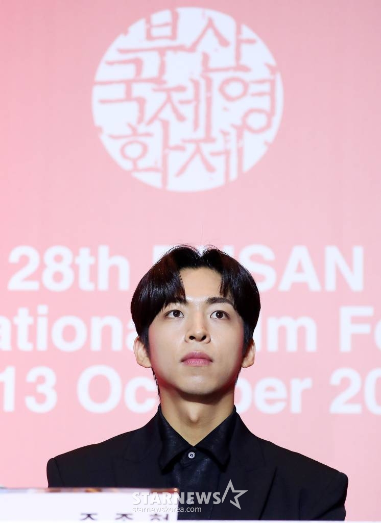 배우 주종혁이 4일 오후 부산 해운대구 영화의 전당 중극장에서 진행된 제28회 부산국제영화제(BIFF) 개막작 '한국이 싫어서' 기자회견에 참석해 취재진을 바라보고 있다. 제28회 부산국제영화제는 오는 4일 개막식을 시작으로 13일까지 열흘간 영화의전당 일대에서 개최된다. 2023.10.04 /사진=김창현