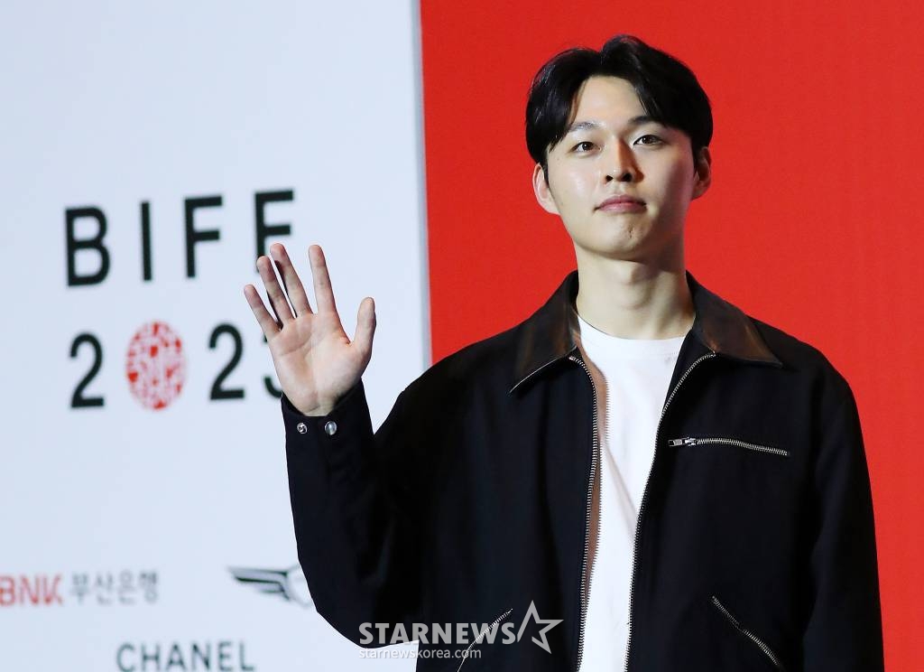 배우 김우겸이 4일 오후 부산 해운대구 영화의 전당 중극장에서 진행된 제28회 부산국제영화제(BIFF) 개막작 '한국이 싫어서' 기자회견에 참석해 포즈를 취하고 있다. 제28회 부산국제영화제는 오는 4일 개막식을 시작으로 13일까지 열흘간 영화의전당 일대에서 개최된다. 2023.10.04 /사진=김창현
