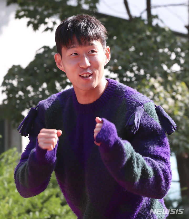 손흥민이 9일 경기 파주 축구국가대표트레이닝센터(NFC)에 입소하고 있다. /사진=뉴시스