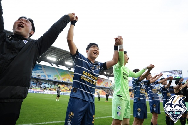 수원삼성의 포항전 승리 세리머니. /사진=한국프로축구연맹 제공