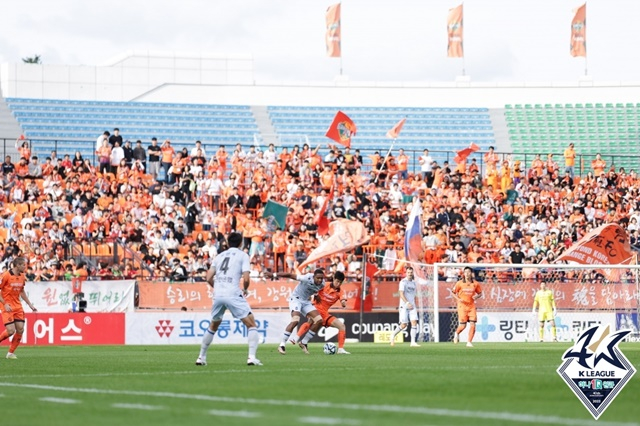 강원 팬들. /사진=한국프로축구연맹 제공